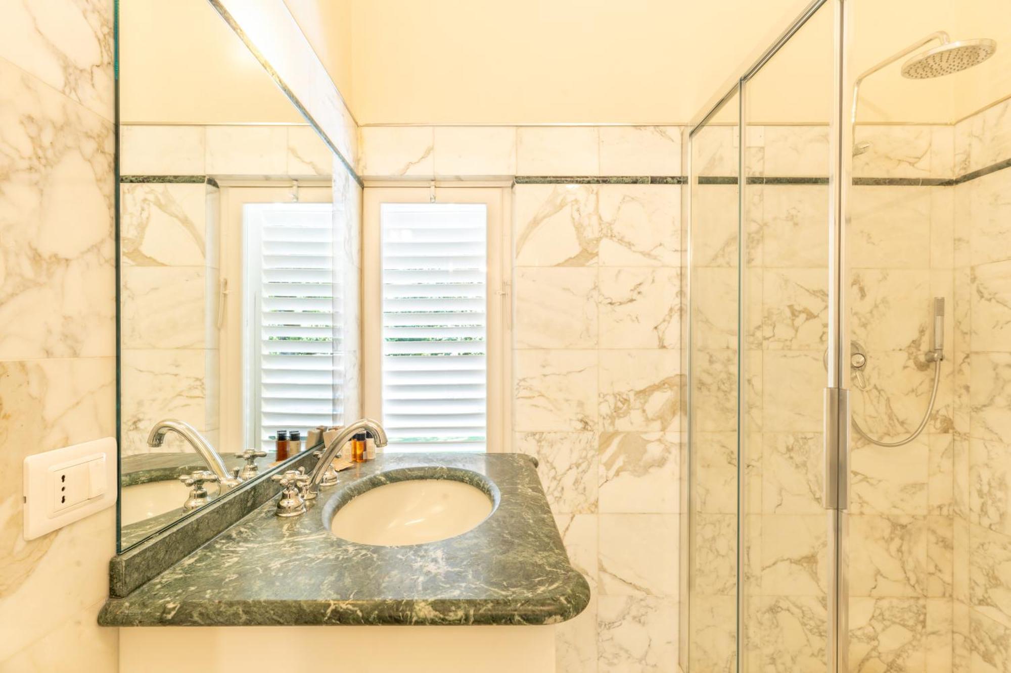 Villa Vittoria - Lusso Con Piscina, Tennis, Jacuzzi E Palestra Lucca Bagian luar foto