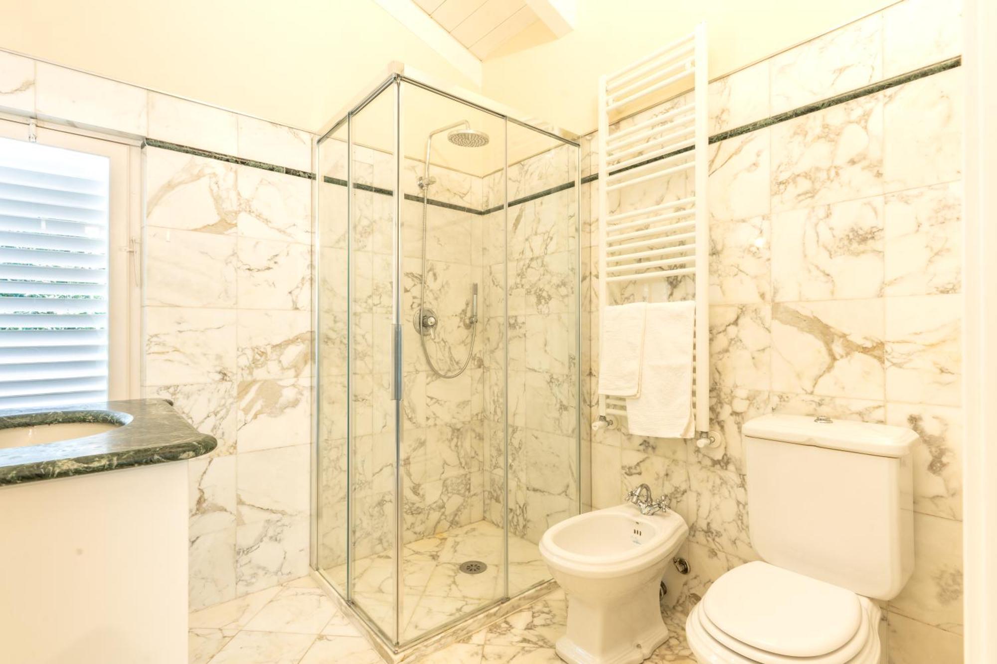 Villa Vittoria - Lusso Con Piscina, Tennis, Jacuzzi E Palestra Lucca Bagian luar foto