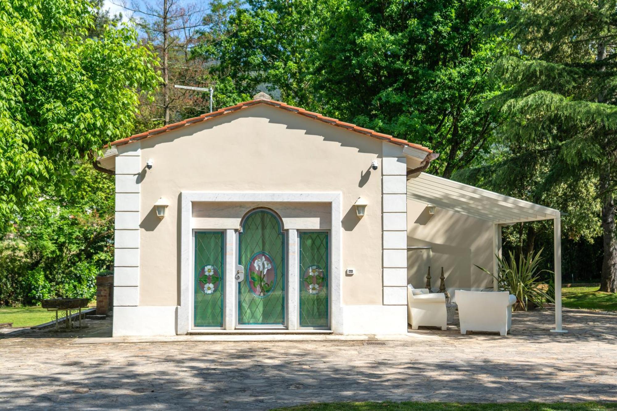 Villa Vittoria - Lusso Con Piscina, Tennis, Jacuzzi E Palestra Lucca Bagian luar foto