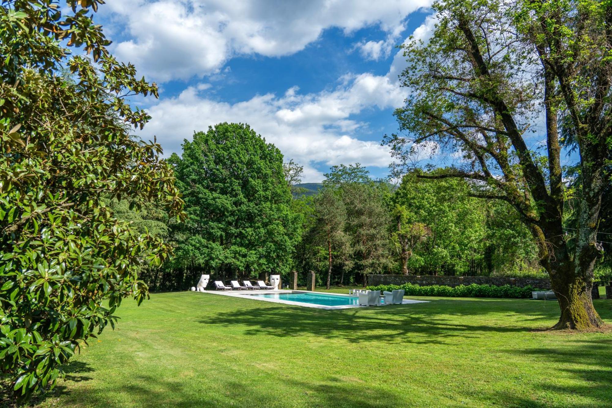 Villa Vittoria - Lusso Con Piscina, Tennis, Jacuzzi E Palestra Lucca Bagian luar foto